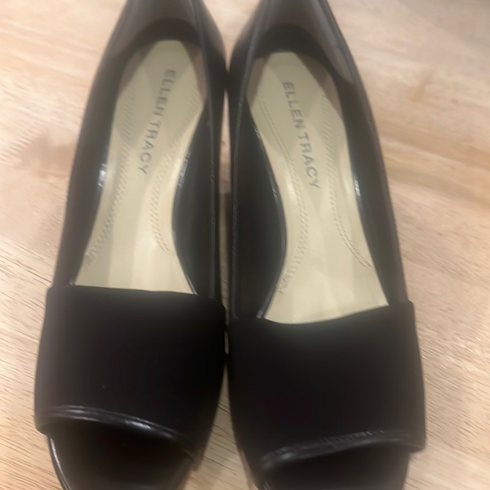 Ellen Tracy peep toe wedge  size 7.5